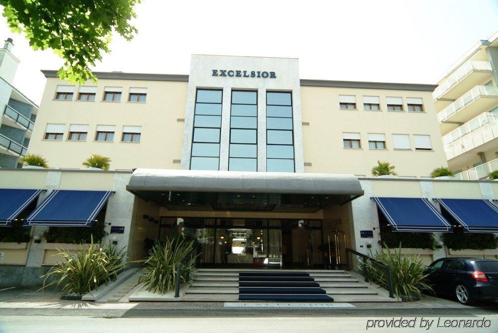 Hotel Excelsior ลิโดดิเยโซโล ภายนอก รูปภาพ